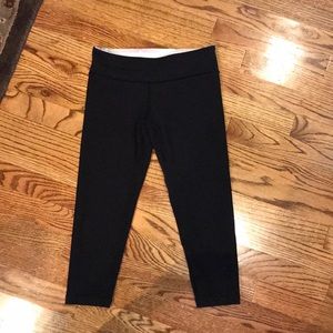 Ivivva Athletics Lululemon cropped girls leggings.